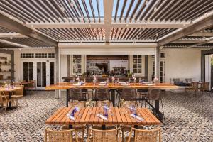 Um restaurante ou outro lugar para comer em The Leta Santa Barbara Goleta, Tapestry Collection by Hilton
