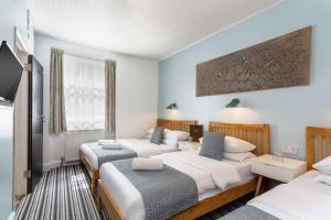 Postel nebo postele na pokoji v ubytování St Athans Hotel