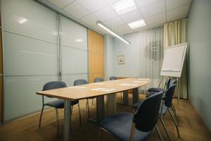 אזור העסקים ו/או חדר הישיבות ב-Rixwell Viru Square Hotel