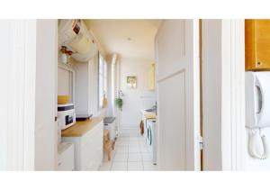 Foto da galeria de JOIVY Charming studio with Eiffel Tower View em Paris