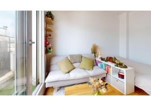 Foto da galeria de JOIVY Charming studio with Eiffel Tower View em Paris
