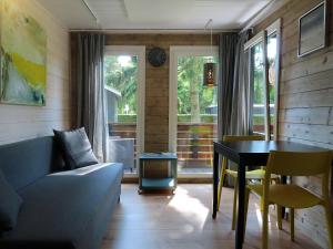 a living room with a couch and a table at Guldborg Camping & Cottages - Superior in Guldborg