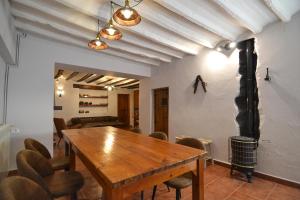 a dining room with a wooden table and chairs at Casa Rural en la Montaña Mas de Tenesa in Benasal
