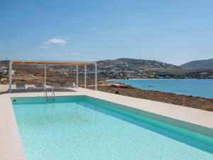 Bazén v ubytovaní Donum Dei Seaside Suites & Villa alebo v jeho blízkosti