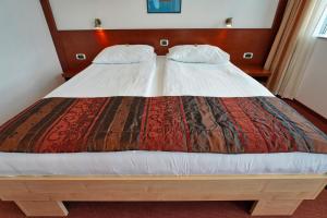 Postel nebo postele na pokoji v ubytování Hotel Krek Superior