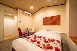 Hotel Rakuseki Honkan客房内的一张或多张床位