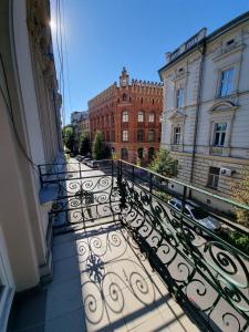 a balcony with a bench on a city street at Apartamenty Inspiracja in Kraków