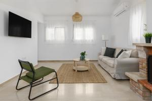 TV a/nebo společenská místnost v ubytování Kiwi by halu!, Apartments in Perea