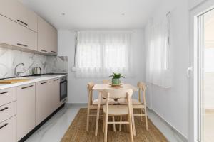 Kuchyň nebo kuchyňský kout v ubytování Kiwi by halu!, Apartments in Perea