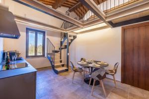a kitchen and dining room with a table and chairs at Casale Nora in Siena