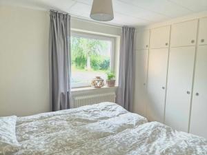 a bedroom with a bed and a window at Apartment in Denmark - Hygge Villa in Otterup