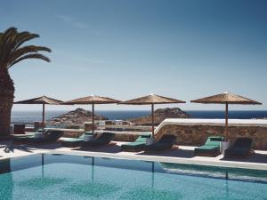 Bazén v ubytovaní NUMO Mykonos Boutique Resort alebo v jeho blízkosti