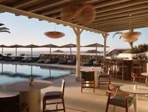 Bazén v ubytovaní NUMO Mykonos Boutique Resort alebo v jeho blízkosti