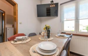 Fotografie z fotogalerie ubytování Gorgeous Apartment In Biograd Na Moru v destinaci Biograd na Moru