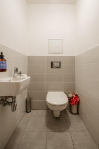 Kúpeľňa v ubytovaní Prague Days - Bright Apartment - Balcony - Private Parking