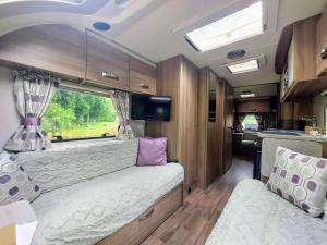 a bedroom with a bed and a window in a rv at Bella in Hope