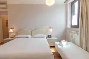Ein Bett oder Betten in einem Zimmer der Unterkunft HOTEL DELLE CIVETTE