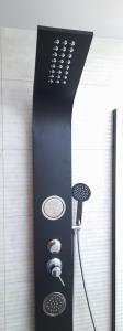 a black toothbrush with at Casa do Castelo in Gafanha da Nazaré