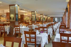 Restauracja lub miejsce do jedzenia w obiekcie Bellamar Hotel Beach & Spa