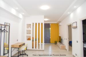 a room with yellow and white walls and a desk at Casa e Appartamento per Vacanze JASMINE in Rome