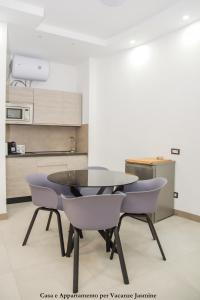 a kitchen with a table and chairs in a room at Casa e Appartamento per Vacanze JASMINE in Rome