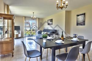 Posezení v ubytování LocaLise - M19 - Ty Mervent - Maison avec jardin clos - A 2 pas de la plage - animaux admis - wifi inclus - draps inclus + 30 fotografií