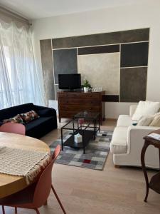 a living room with a couch and a tv at Bon Bon il Morelli in pieno centro no ztl in Asti