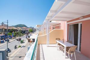 Общий вид на горы или вид на горы из апарт-отеля