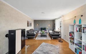 Ruang duduk di Amazing Apartment In Gillenfeld
