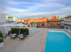 Bazén v ubytovaní Hotel Rey Alfonso X alebo v jeho blízkosti