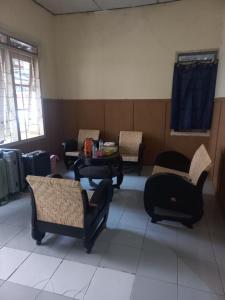 a room with chairs and a table in a room at Esvania Homestay2 in Seturan