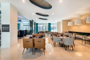 Posezení v ubytování EVEN Hotel Waco - University Area by IHG