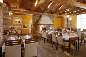 Reštaurácia alebo iné gastronomické zariadenie v ubytovaní Residence Garden Istra Plava Laguna