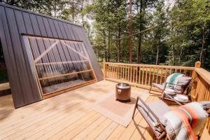 Μπαλκόνι ή βεράντα στο Black Creek Glamping near Brimstone