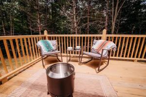 Μπαλκόνι ή βεράντα στο Black Creek Glamping near Brimstone