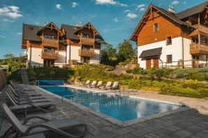 Bazén v ubytování Ostoja Zaskalskie Apartament RUBIN 52 m2 nebo v jeho okolí