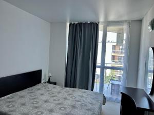 Postel nebo postele na pokoji v ubytování Atlantis Resort & 4 swimming pools & Spa & Апартамент + 33 fotografií