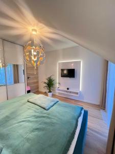 TV a/nebo společenská místnost v ubytování SiestaKey Apartmán 14