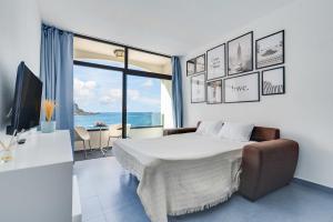 a bedroom with a bed and a view of the ocean at Paradise Playa del Cura in Las Palmas de Gran Canaria