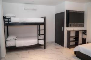 Voodi või voodid majutusasutuse Manta Surf Hotel toas