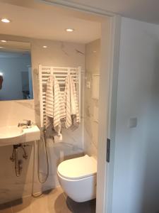 Ένα μπάνιο στο Cozy apartment +8 φωτογραφίες