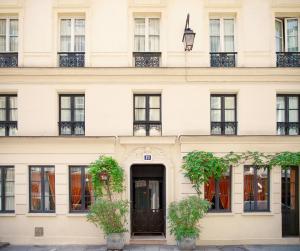 a building with a door and windows at H&ocirc;tel Bourg Tibourg - Paris Marais in Paris