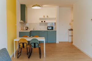 O bucătărie sau chicinetă la Apartmani Laketić