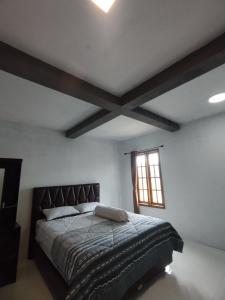 Tempat tidur dalam kamar di Villa Cassandra