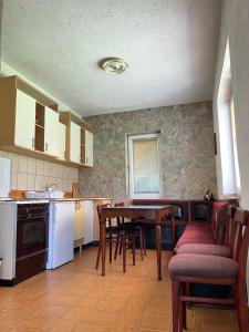Кухня или мини-кухня в Guest house Veljanoski
