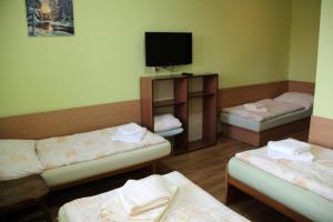 Posteľ alebo postele v izbe v ubytovaní Penzión v údolí