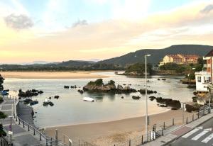 a river with boats and elephants in the water at Piso Playa de Los Barcos in Isla