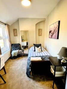 a bedroom with a bed and a desk and a chair at NEW homely countryside escape in Manningtree