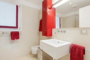 Koupelna v ubytování Portopiccolo Apartments Rubino nel Borgo + 5 fotografií