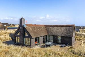 リンケビングにあるArchitect-Designed Activity House With A Unique Location - 1024の茅葺き屋根の家